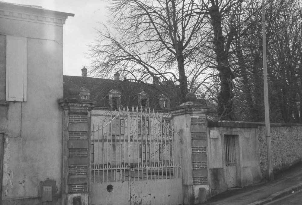 The front gate of the Prieure